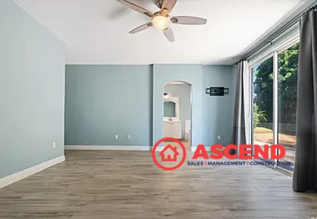 Building Photo - Stunning Home Home Off Jewetta Ave and Sno...