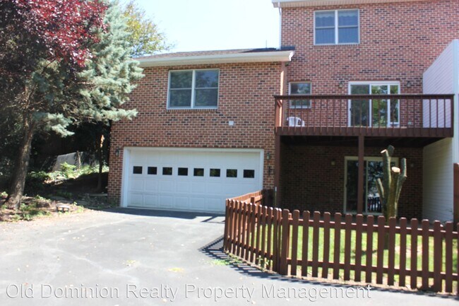 Building Photo - 3 br, 2.5 bath House - 245 Emerald Drive