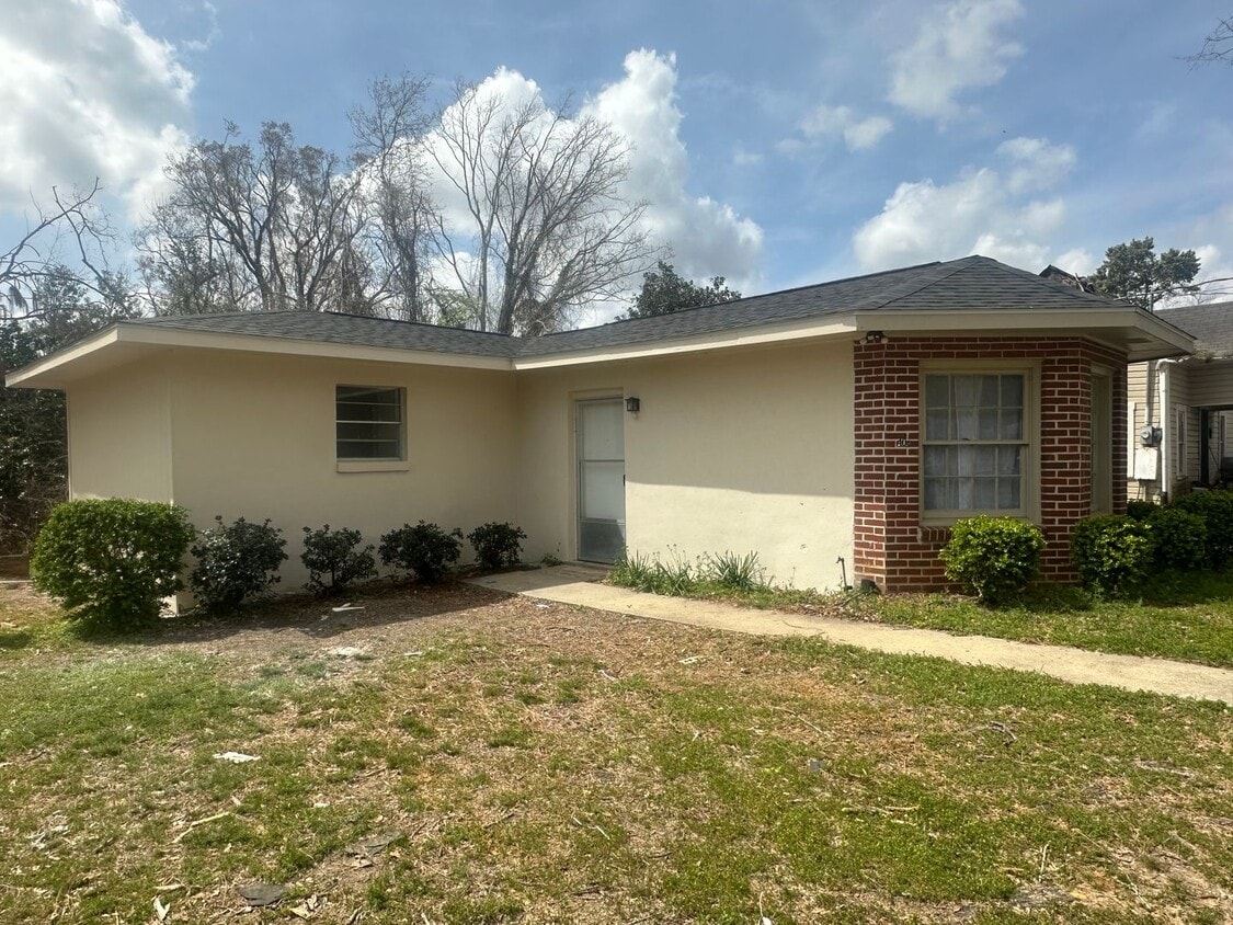 Foto principal - 1 Bed/1 Bath House