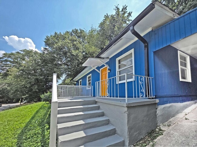 Building Photo - 310 Lincoln St SW