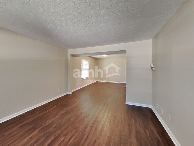 Foto del edificio - 7799 Cobblesprings Dr