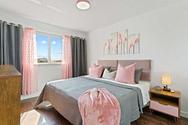 Building Photo - 2280 SW 32nd Ave