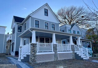 Building Photo - 700 1st Ave