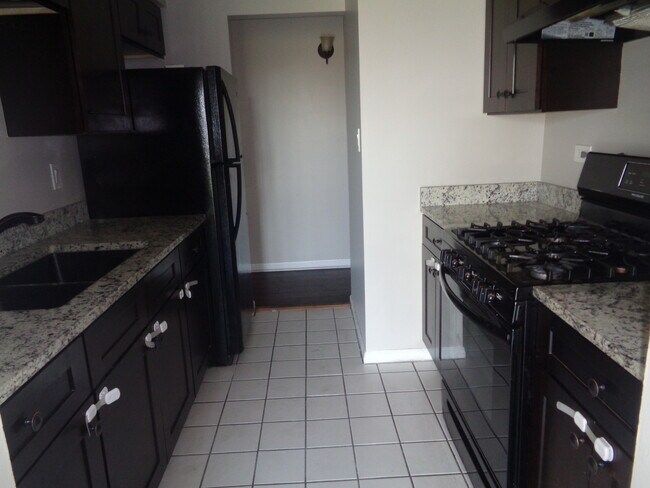 Foto del edificio - 4420 W 111th St