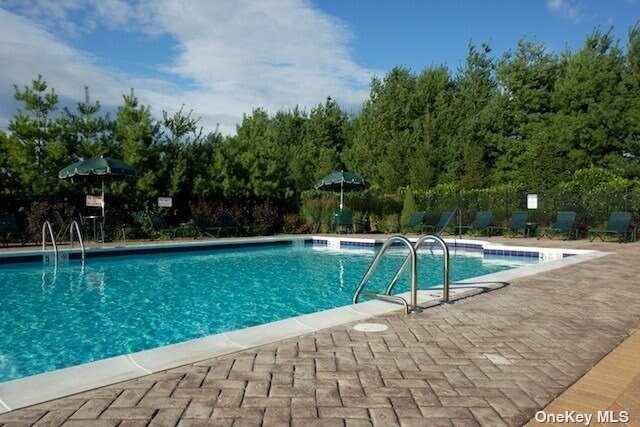 Primary Photo - 27 Pineview Ln