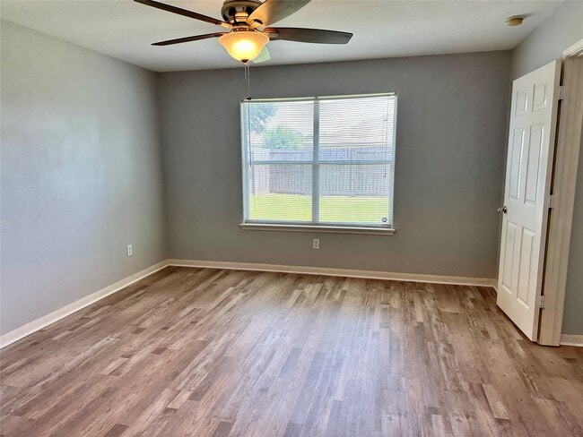 Building Photo - 29006 Trinity River Dr