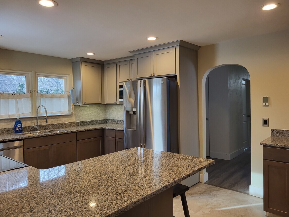 Kitchen - 4900 Belmont St