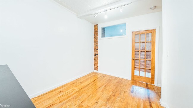 Foto del edificio - 2 br, 2 bath Apartment - 33 Withers St Apt 2J