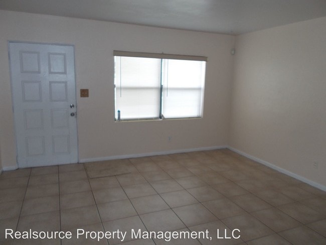 Building Photo - 1405 N Powers Dr