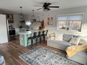 Building Photo - 220 ME-133