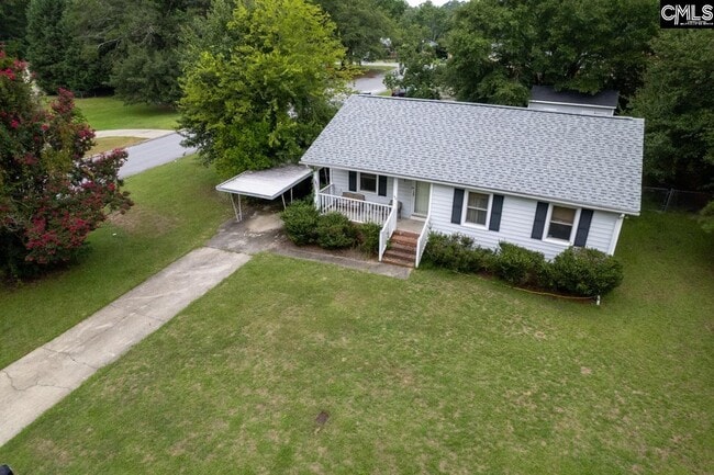 Building Photo - 140 Meadow Wood Dr