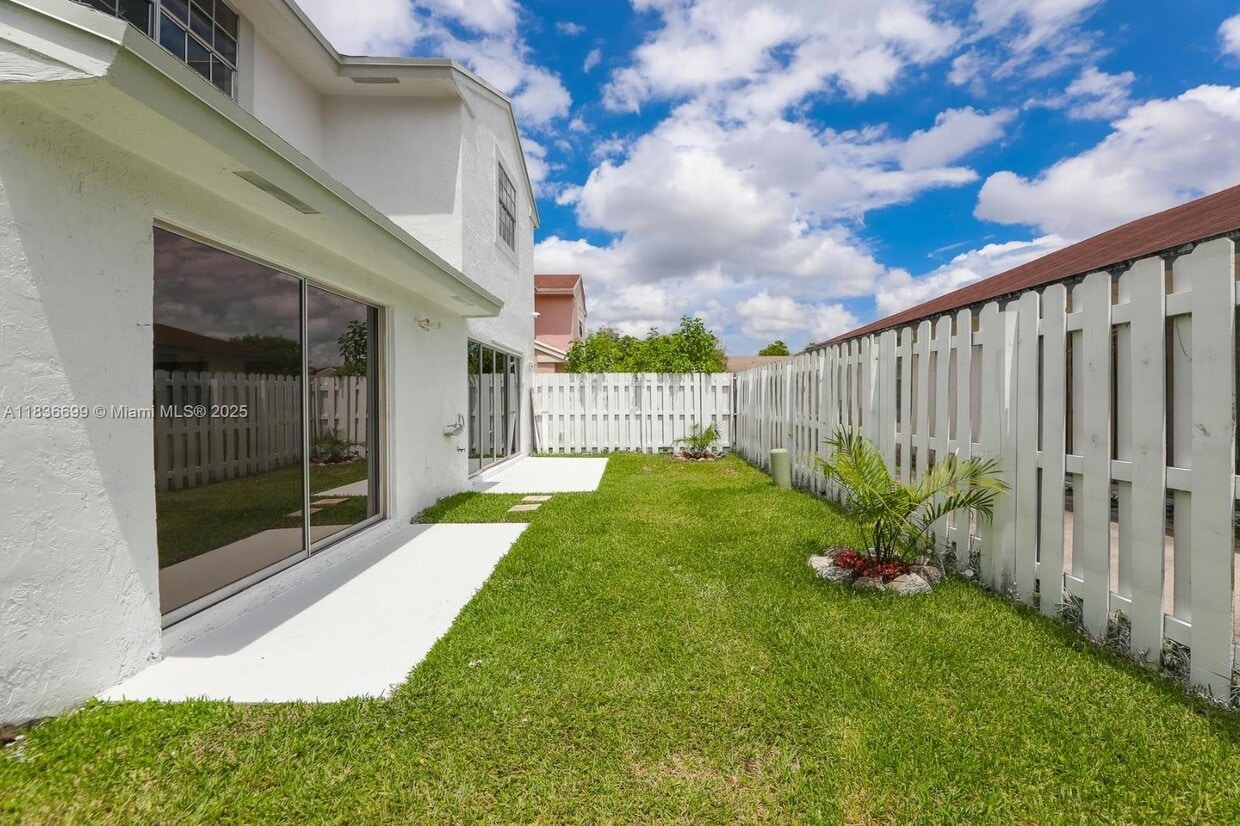 Primary Photo - 3749 NW 107th Way