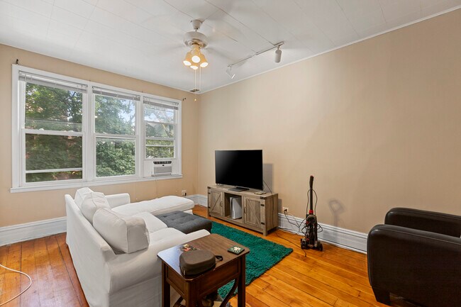 Foto del edificio - 1421 W Fletcher St