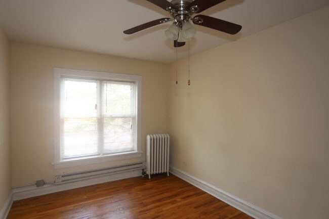 Building Photo - 958 W Cornelia Ave