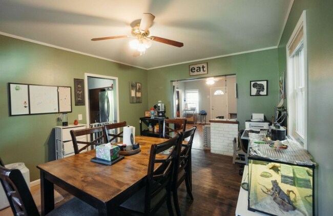 Foto del edificio - 335 W 9th St