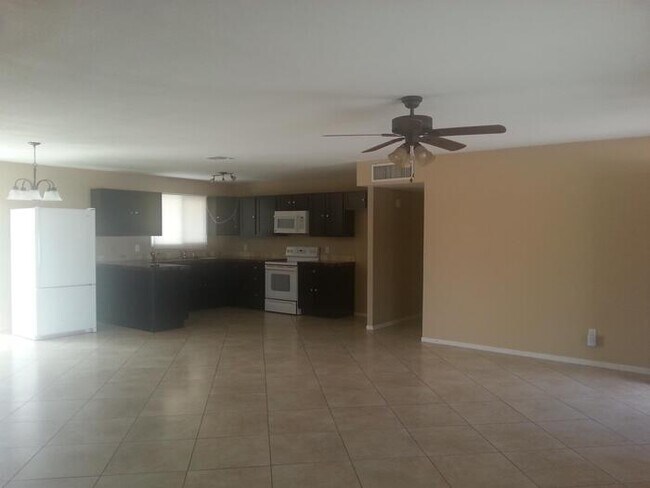 Foto del edificio - 7955 W Fairmount Ave