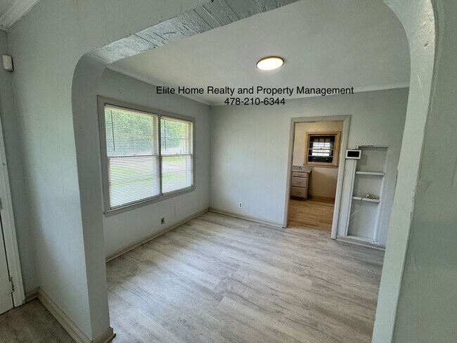 Foto del edificio - 327 Woolfolk St
