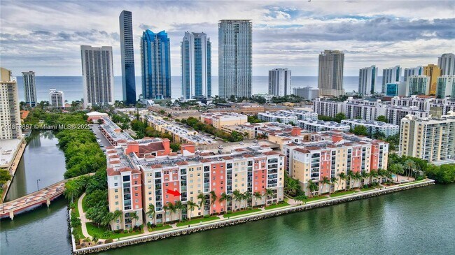 Foto del edificio - 17150 N Bay Rd