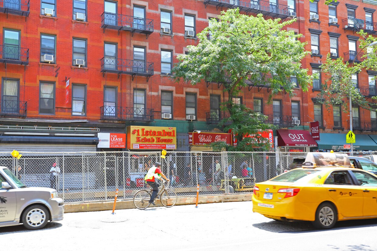 Building Photo - 712 9th Ave