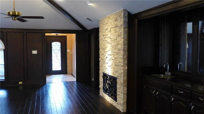 Building Photo - 2865 Stoneridge Dr