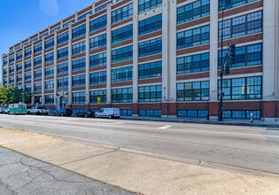 Building Photo - 3963 W Belmont Ave