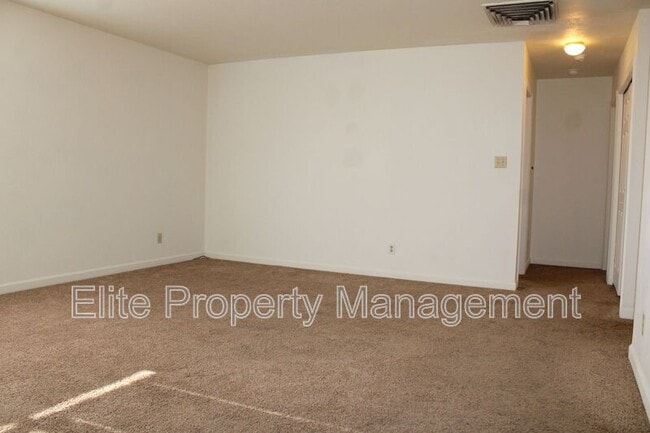 Building Photo - 208 W Palmer Lake Dr