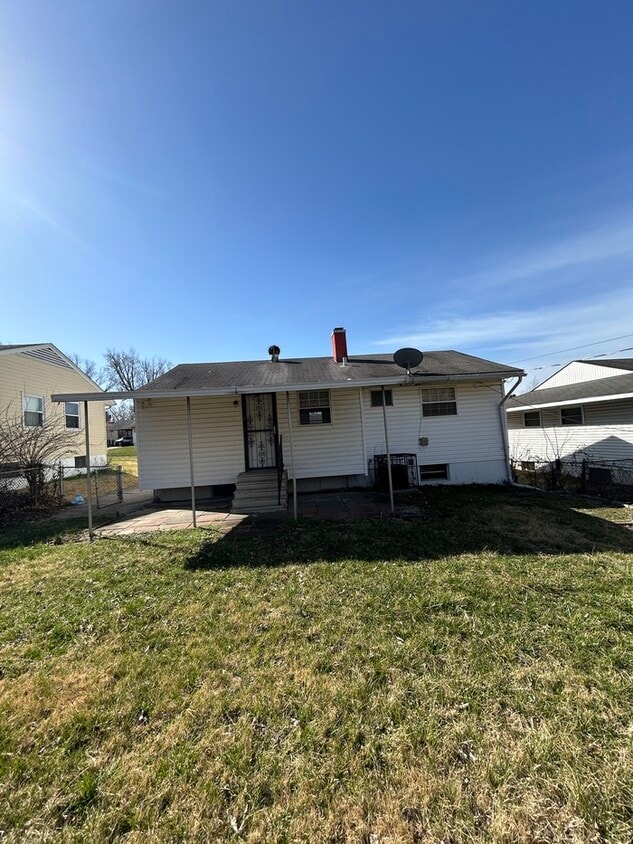 Primary Photo - Beautiful 2 Bedroom & 1 Bathroom Bungalow ...
