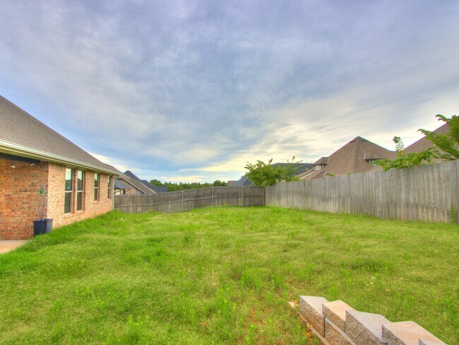 Building Photo - 8140 Jenny Ln