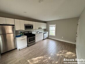 Building Photo - 13 Pleasant St