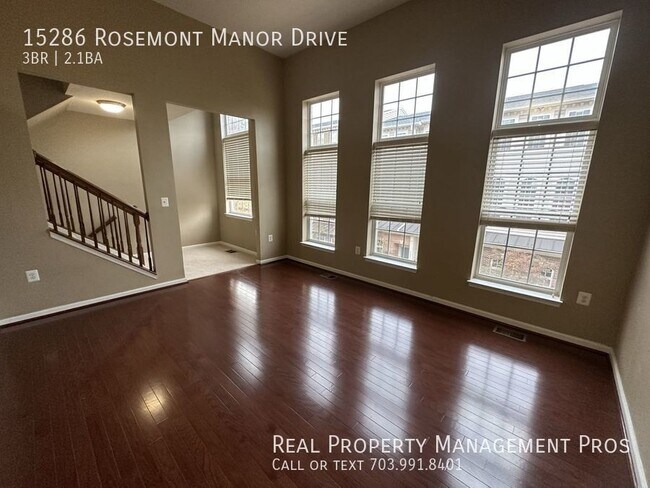 Building Photo - Qualify for a zero deposit? Convenient to ...