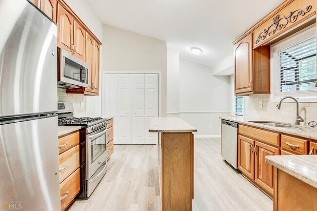 Building Photo - 830 Sunset Ct NW