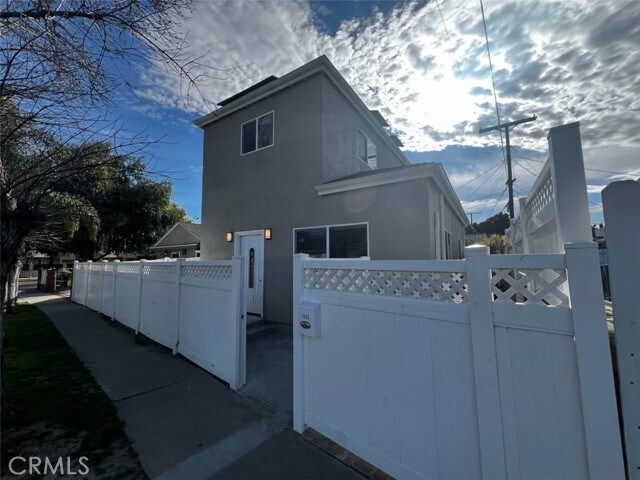 Foto del edificio - 7435 Encino Ave