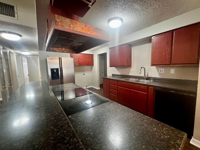 Building Photo - Unique & Charming 3 Bedroom Home