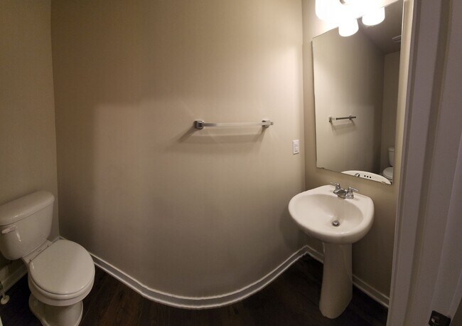Building Photo - ***On Slab-4 BED/3BATH IN THE HEART OF ANK...
