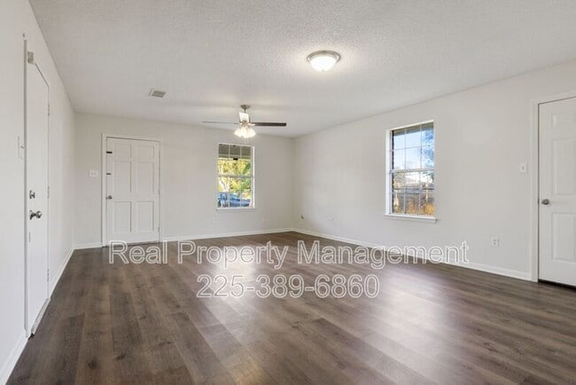 Building Photo - 8933 Baronne Dr