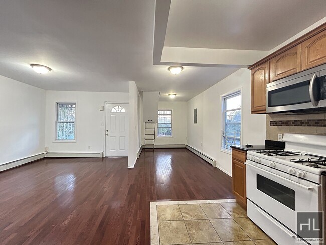 Building Photo - Large 3BR/2BA in the Bronx!