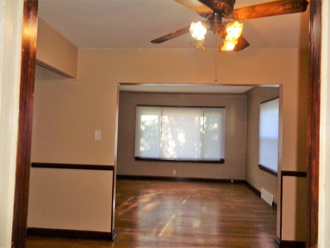 Building Photo - 9511 Ridge Ave