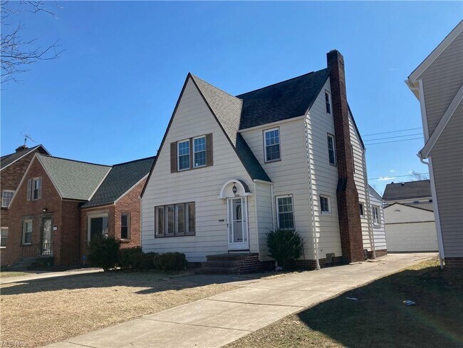 Building Photo - 3566 Bainbridge Rd