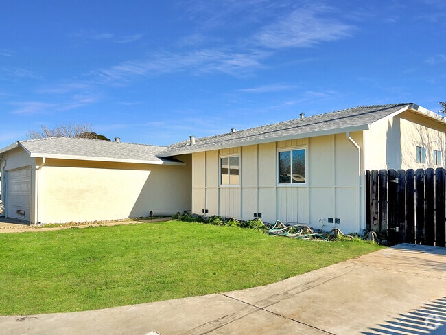 Building Photo - 265 Yosemite dr