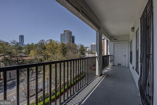 Foto del edificio - 3275 Lenox Rd NE