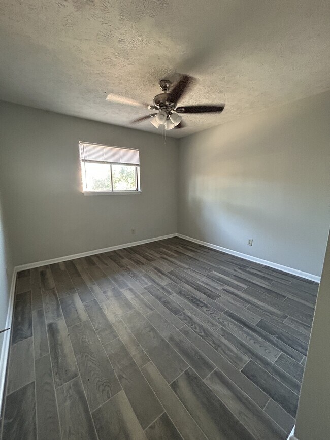 Foto del edificio - 945 Applewood Ln