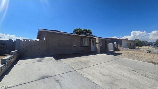 Building Photo - 4533 W Desert Inn Rd