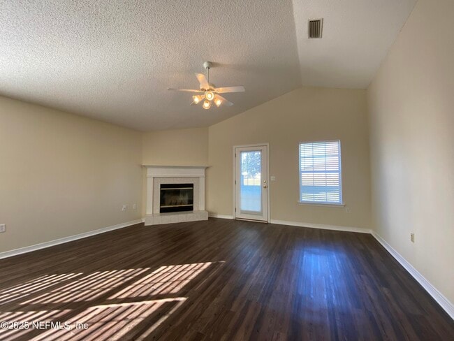 Building Photo - 2615 Creek Ridge Dr