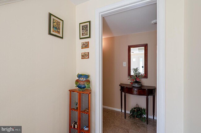 Building Photo - 6914 Rosemont Dr