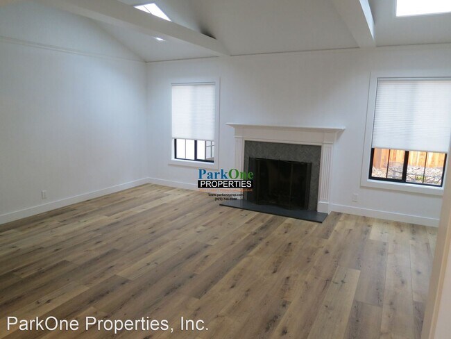 Building Photo - 3 br, 2.5 bath House - 3302 Beechwood Dr