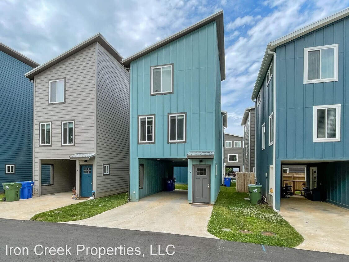 Primary Photo - 2 br, 1.5 bath House - 5 W. Citra Street