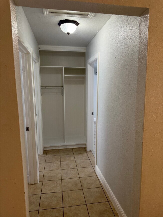 Building Photo - 602 Ellor Dr