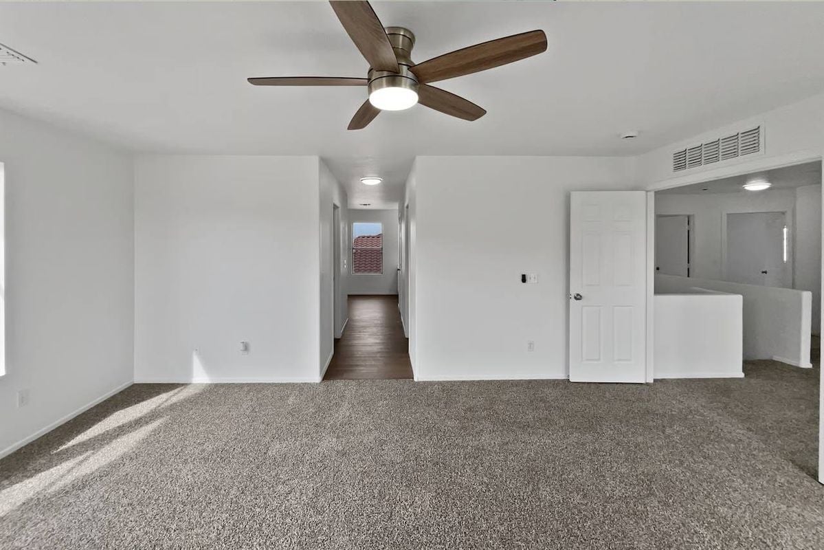 Building Photo - 16 Streamwood