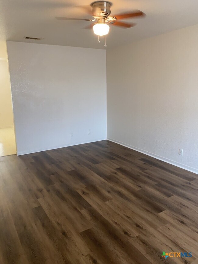 Foto del edificio - 3201 Hereford Ln