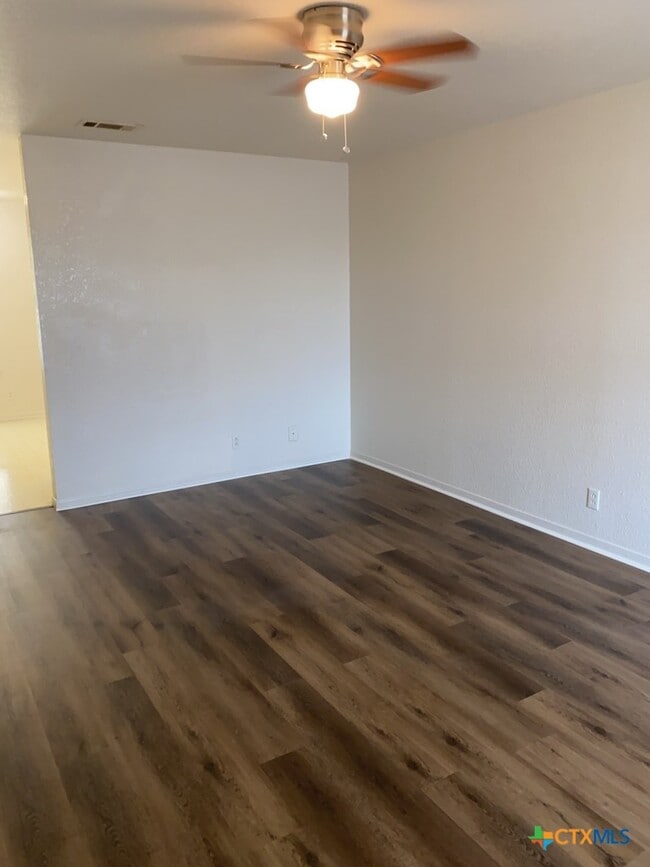 Building Photo - 3201 Hereford Ln